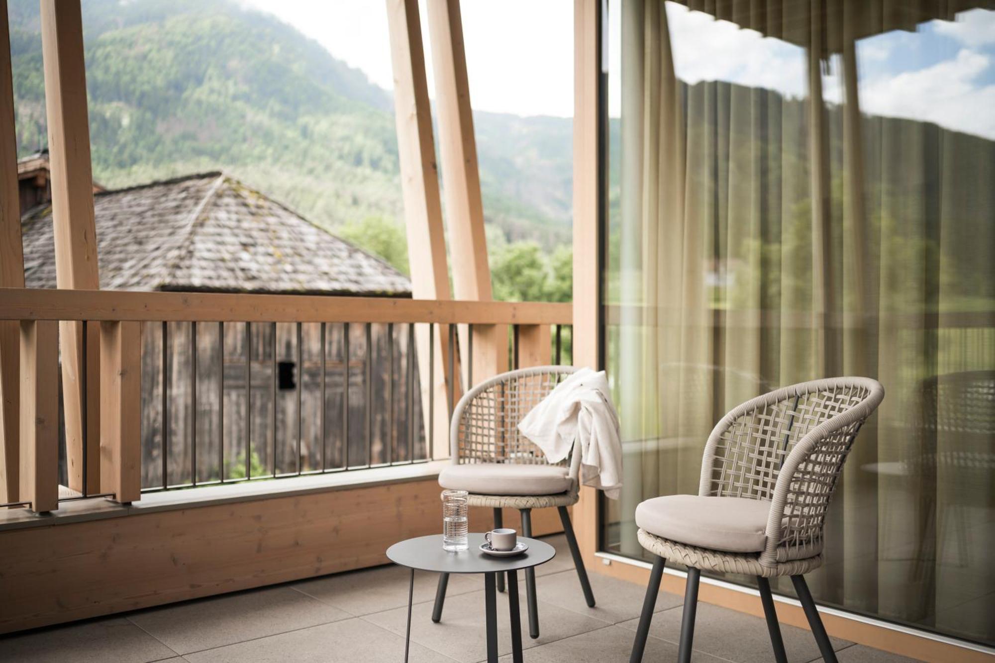 Falkensteiner Hotel Kronplatz - The Leading Hotels Of The World (Adults Only) Riscone Camera foto A balcony at the Hotel